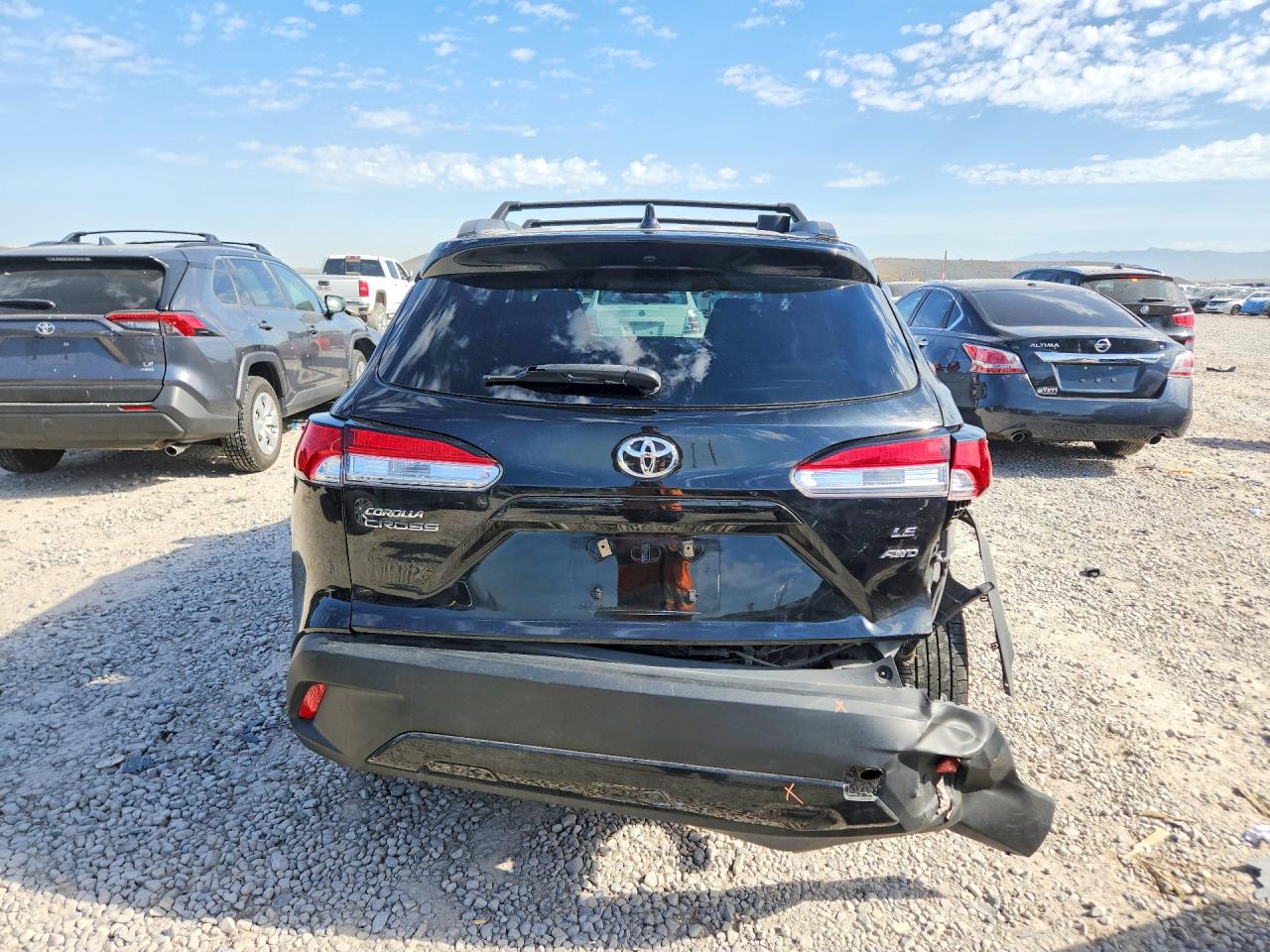 2023 TOYOTA COROLLA CROSS LE photo 6