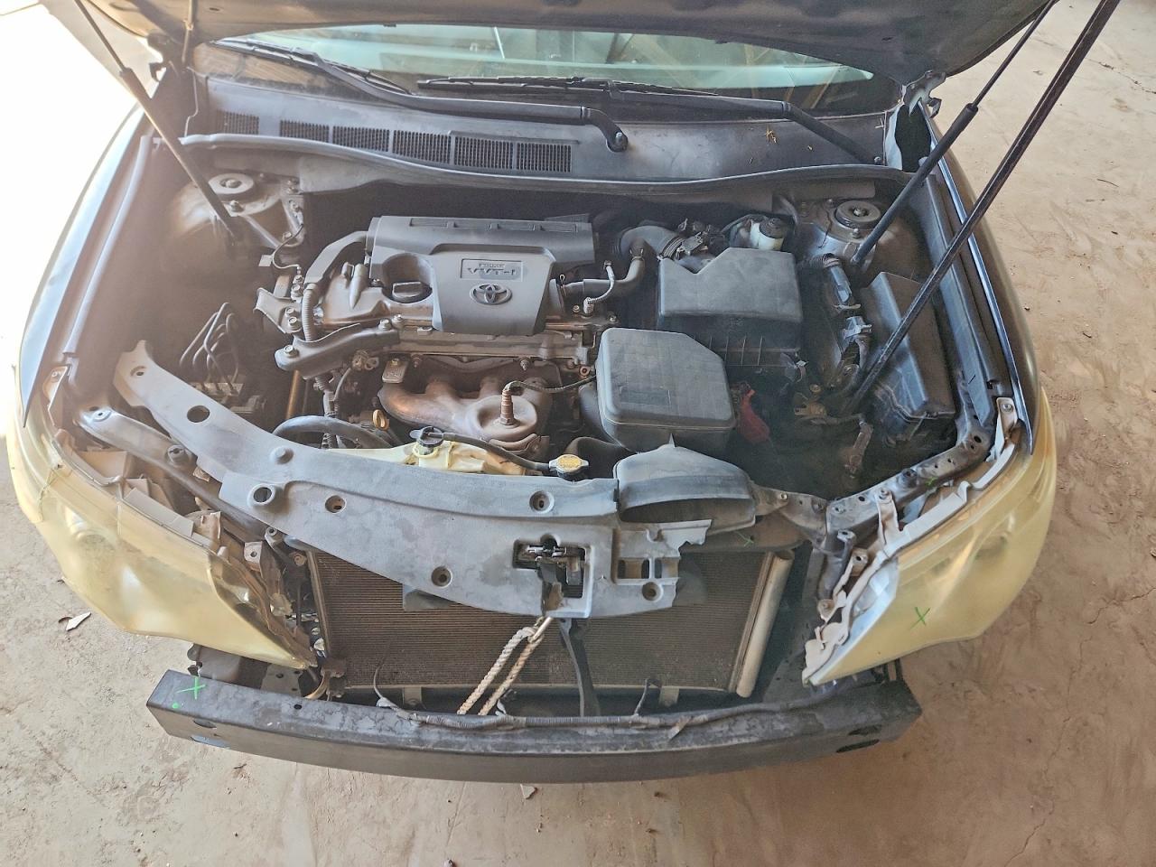 2012 TOYOTA CAMRY XLE photo 11