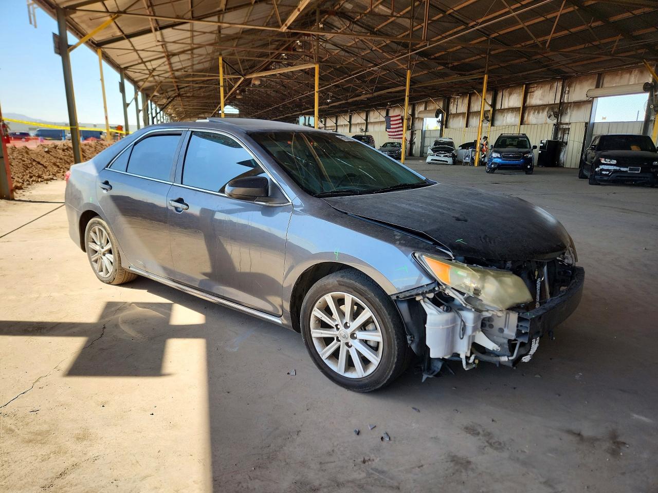 2012 TOYOTA CAMRY XLE photo 4