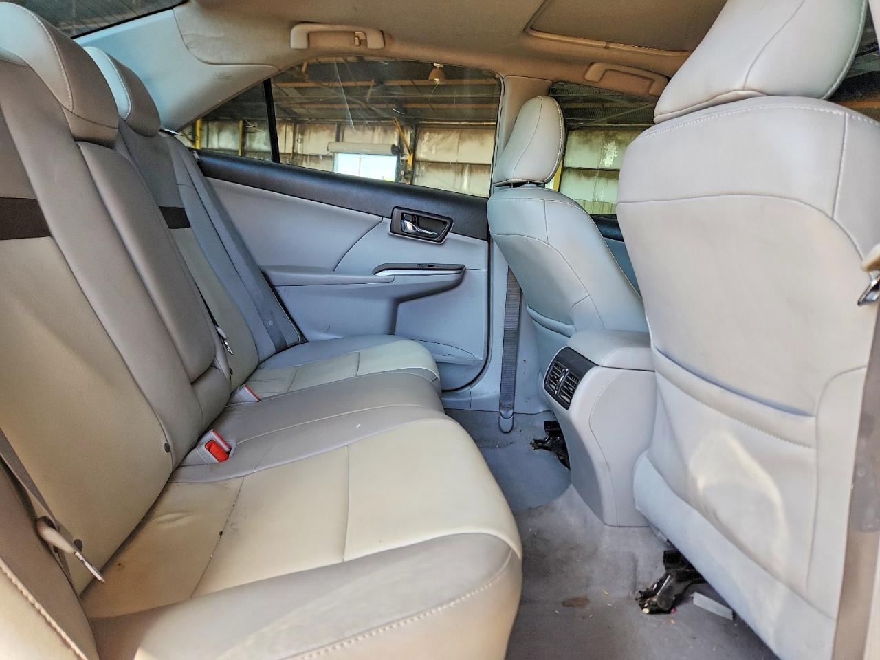 2012 TOYOTA CAMRY XLE photo 10