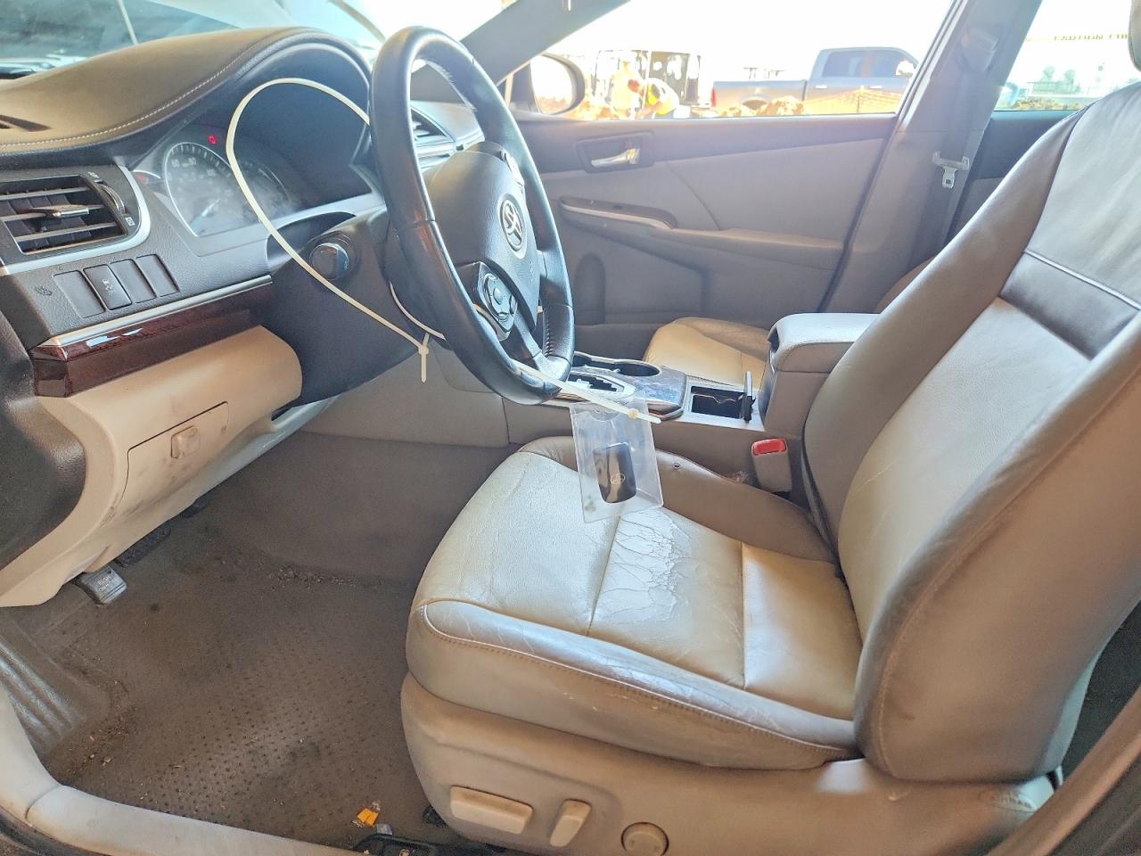2012 TOYOTA CAMRY XLE photo 7