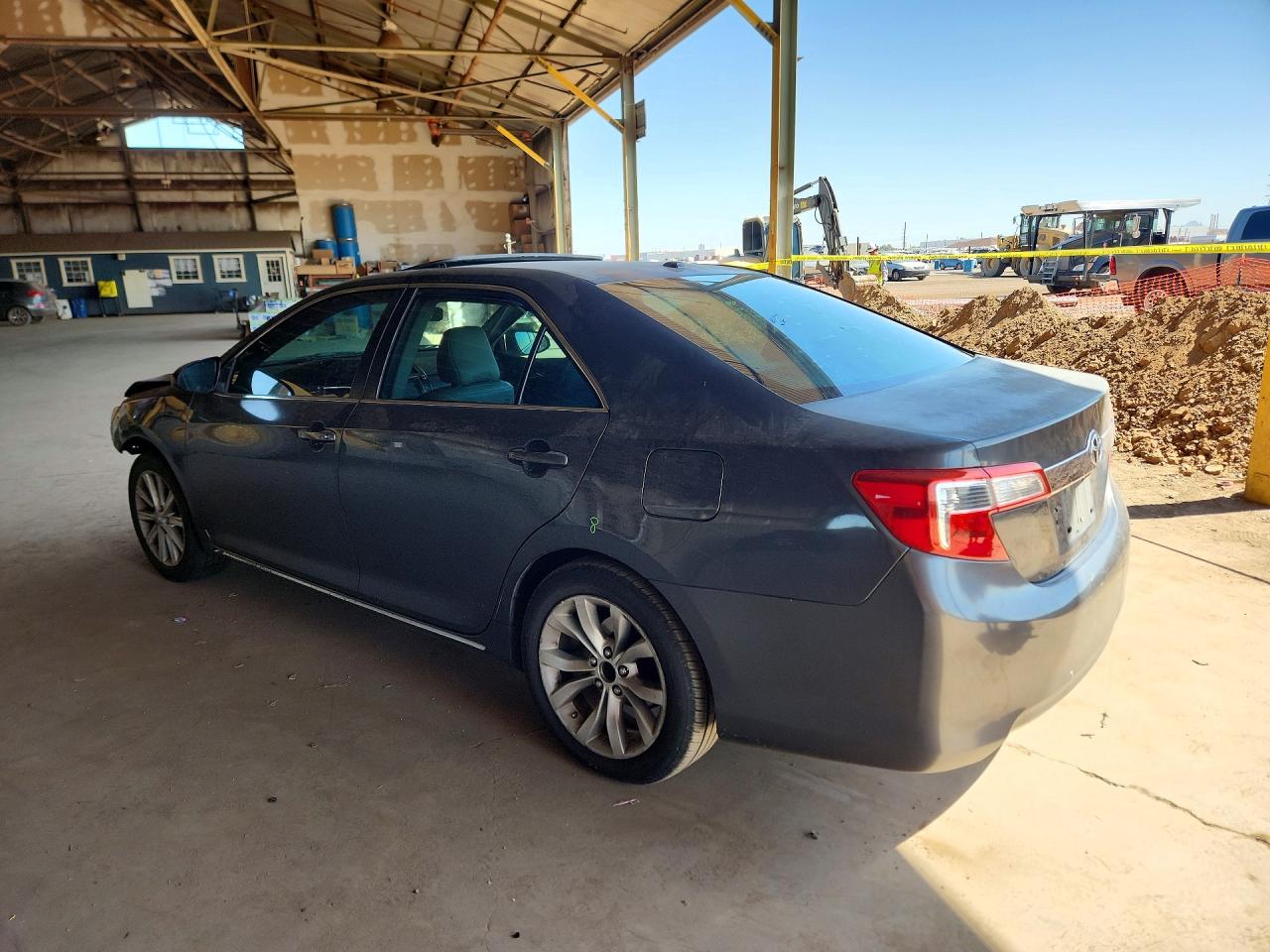 2012 TOYOTA CAMRY XLE photo 2