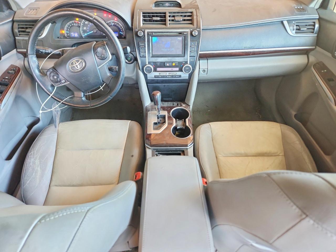 2012 TOYOTA CAMRY XLE photo 8