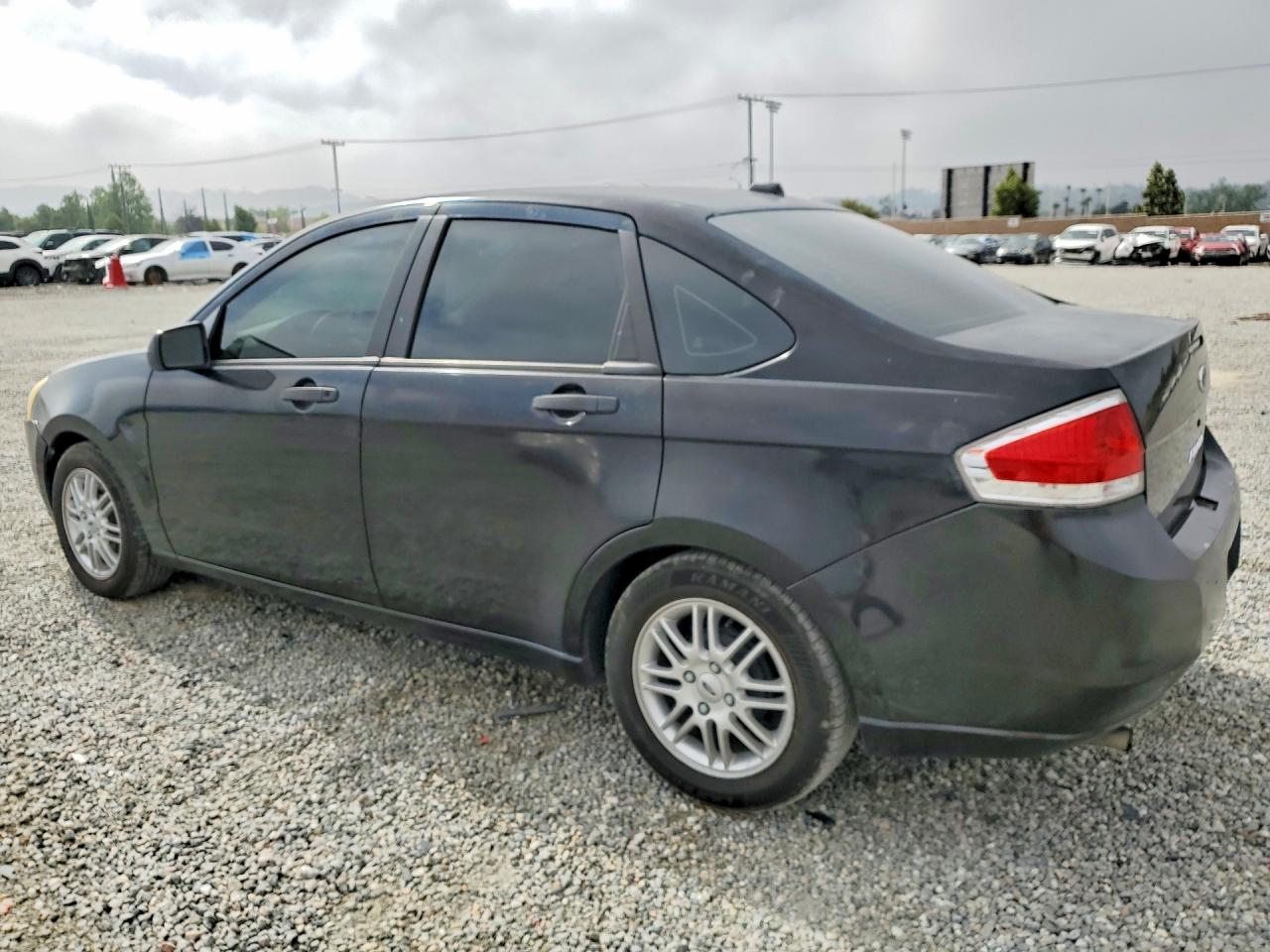 2009 FORD FOCUS SE photo 3