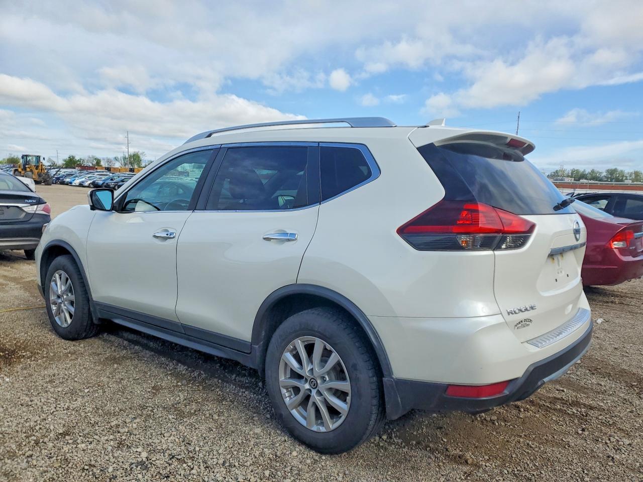 2018 NISSAN ROGUE SV photo 4