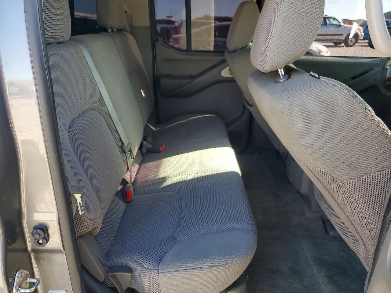 2017 NISSAN FRONTIER SV photo 19