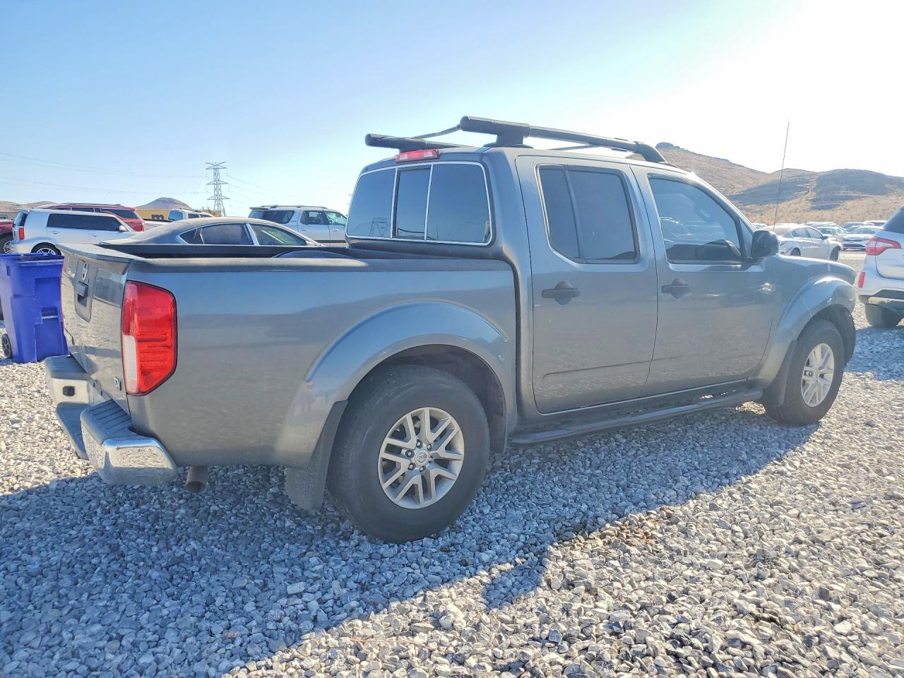 2017 NISSAN FRONTIER SV photo 5