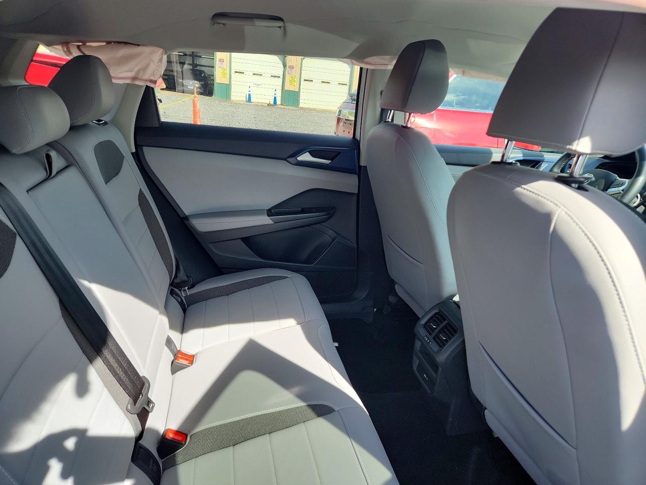2024 VOLKSWAGEN TAOS SE photo 11