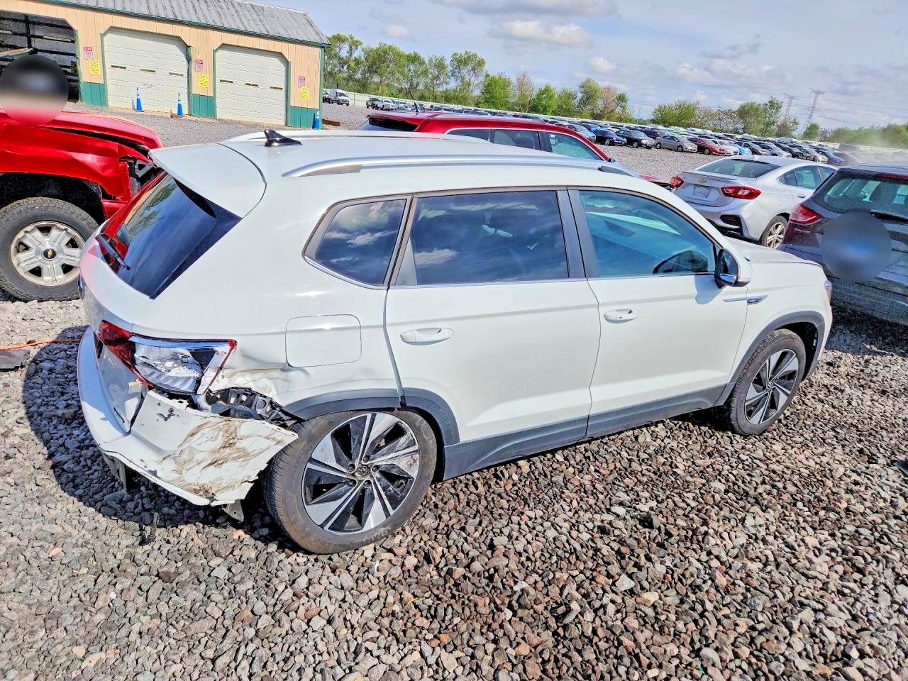 2024 VOLKSWAGEN TAOS SE photo 3