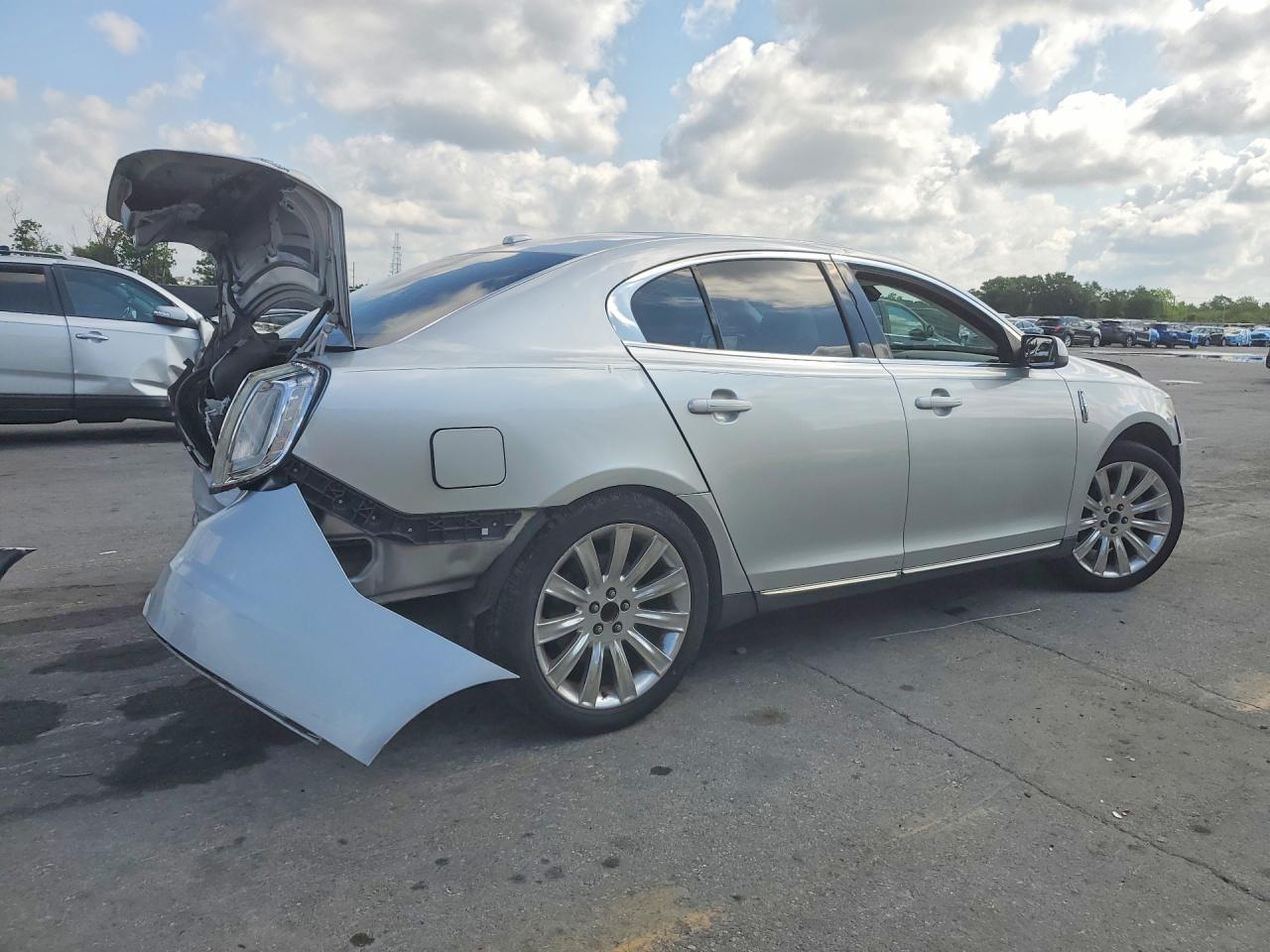 2009 LINCOLN MKS photo 3