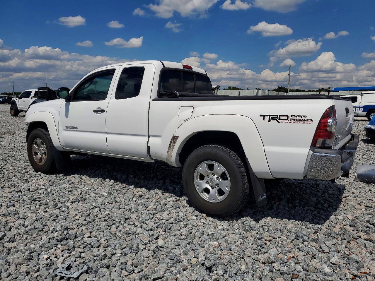 2013 TOYOTA TACOMA V6 photo 2