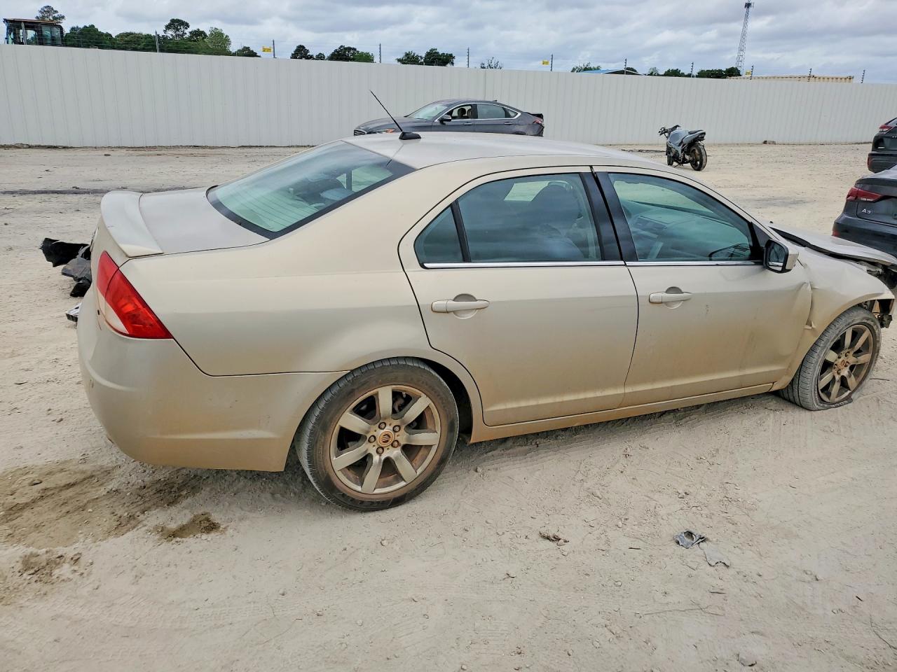2010 MERCURY MILAN PREMIER photo 3