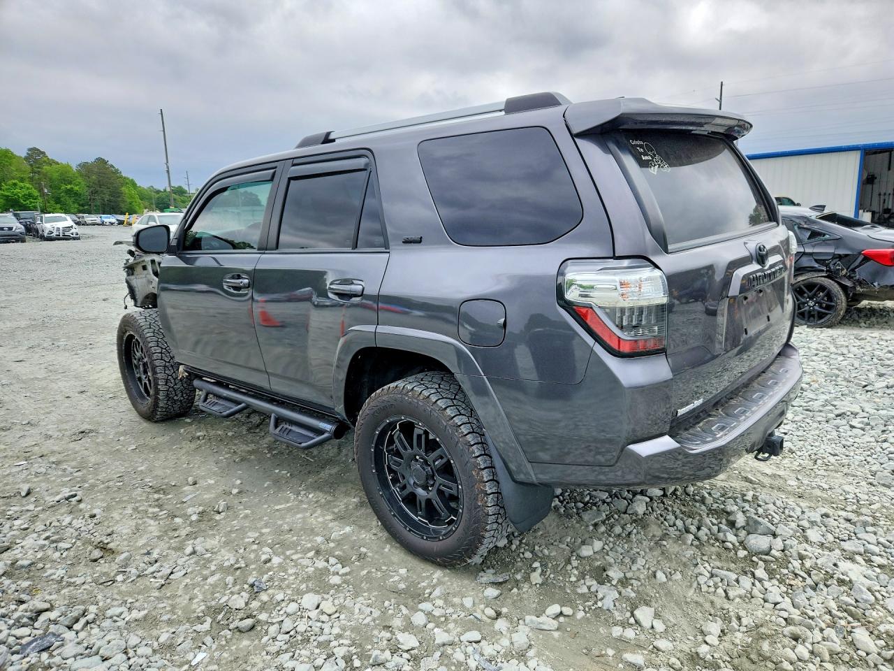 2022 TOYOTA 4RUNNER SR5 photo 4