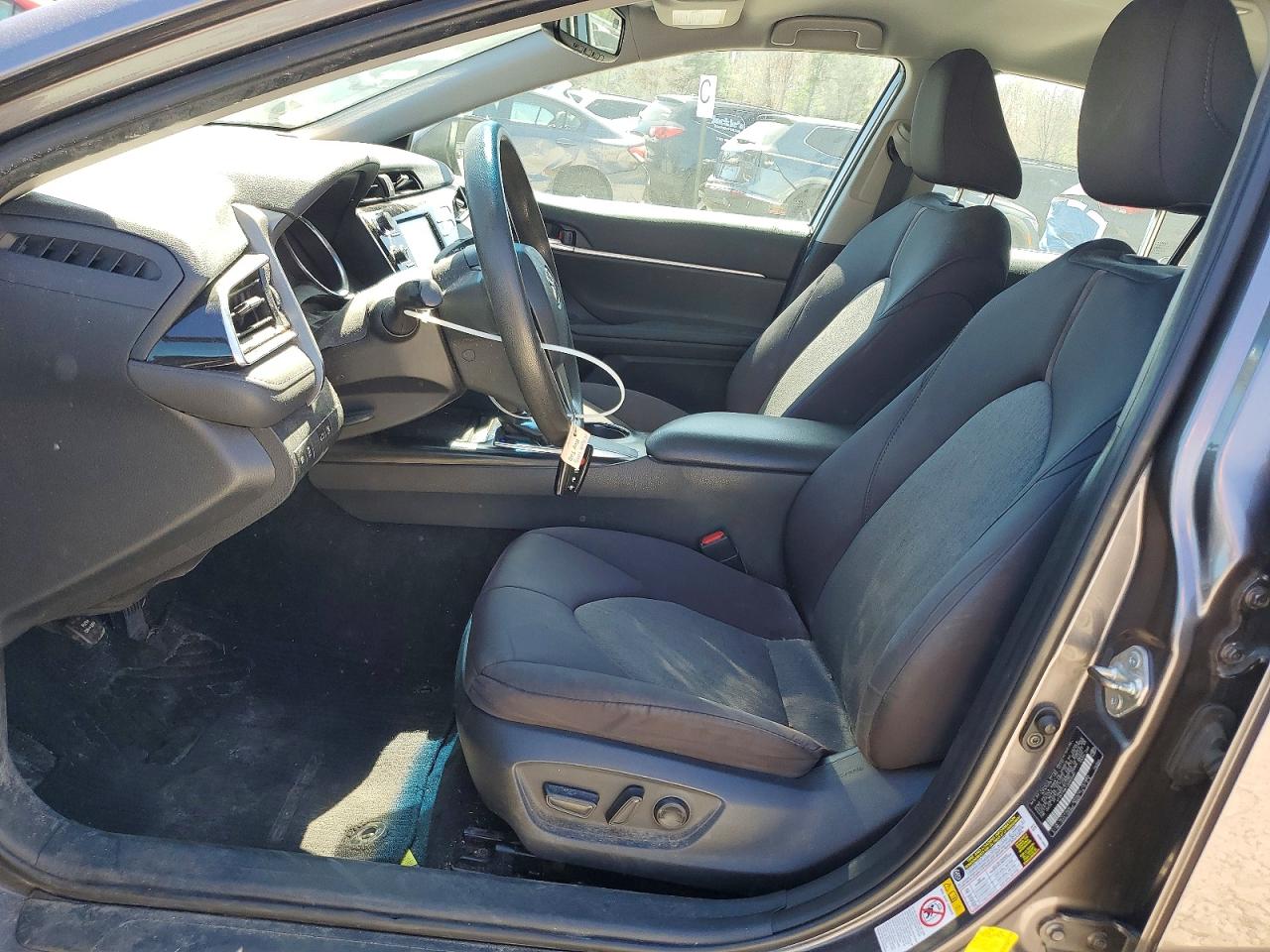 2018 TOYOTA CAMRY LE photo 13