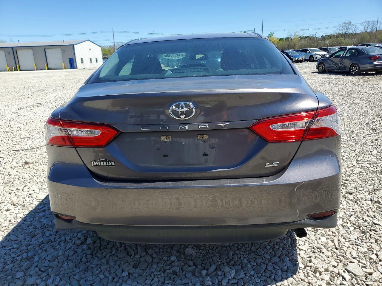 2018 TOYOTA CAMRY LE photo 11