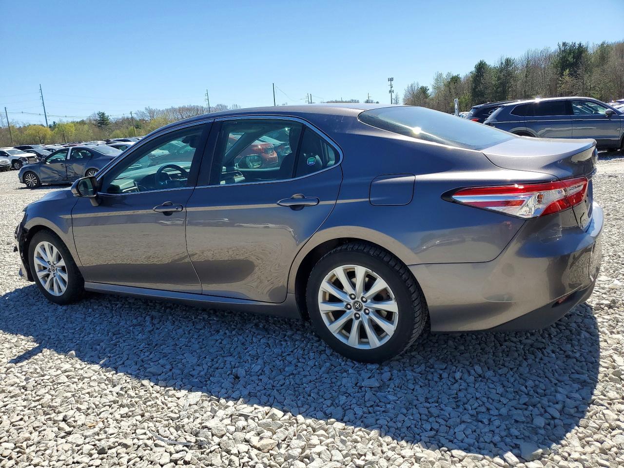 2018 TOYOTA CAMRY LE photo 3