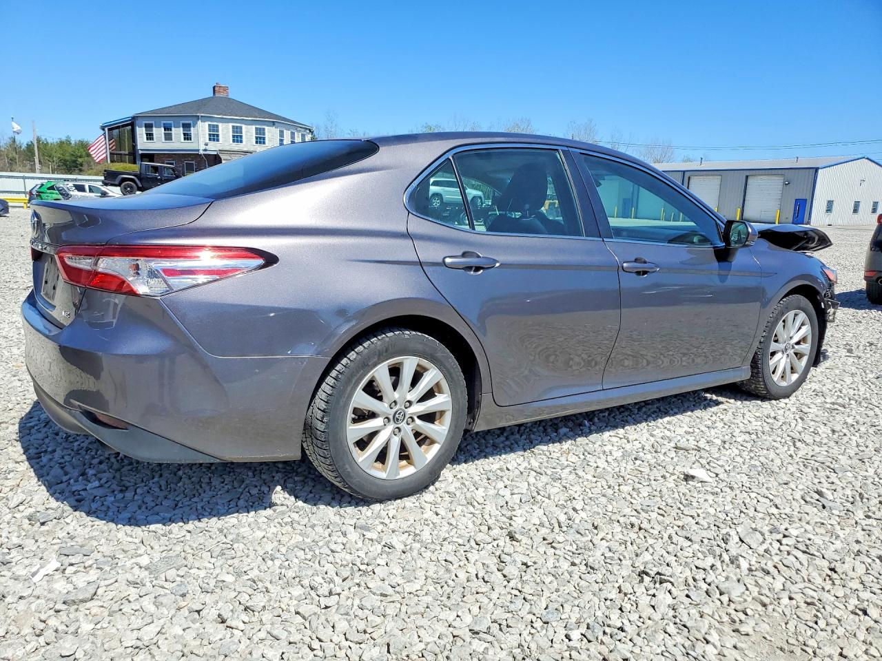 2018 TOYOTA CAMRY LE photo 5