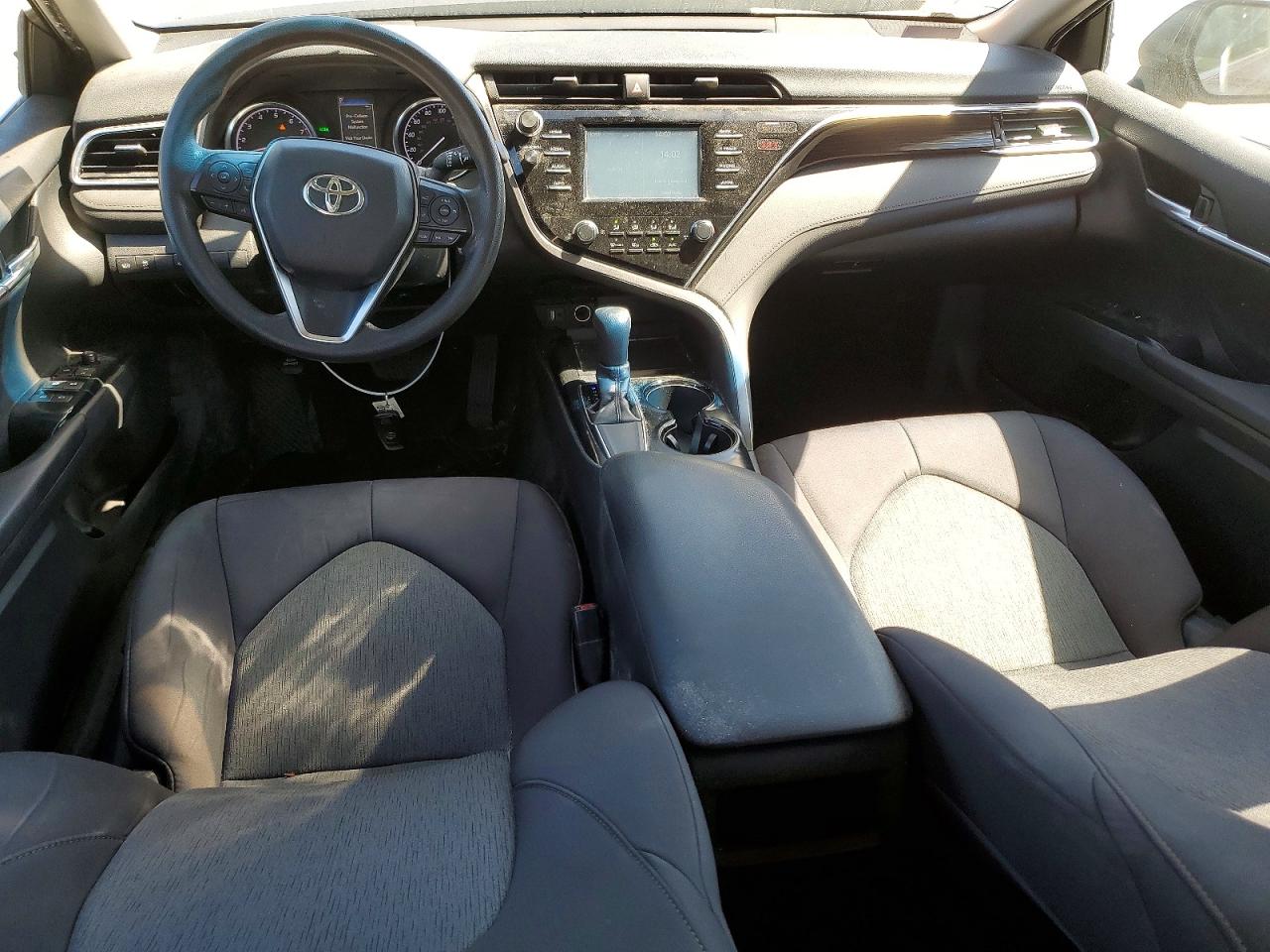 2018 TOYOTA CAMRY LE photo 15