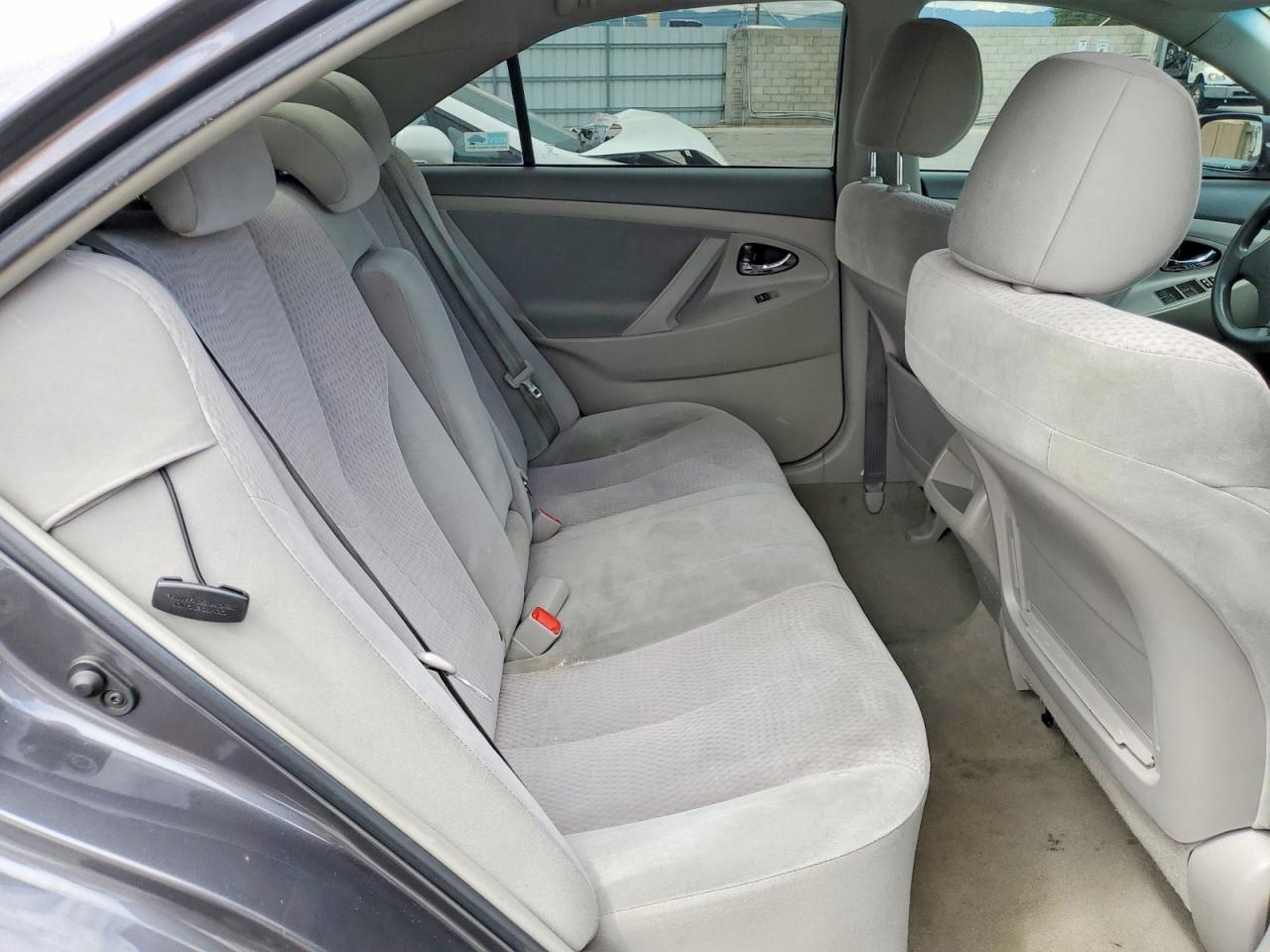 2011 TOYOTA CAMRY LE photo 19