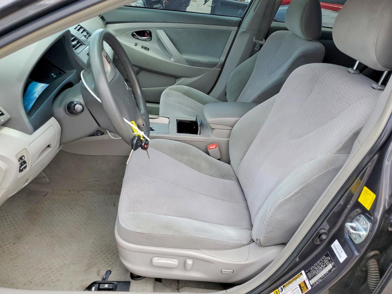 2011 TOYOTA CAMRY LE photo 13