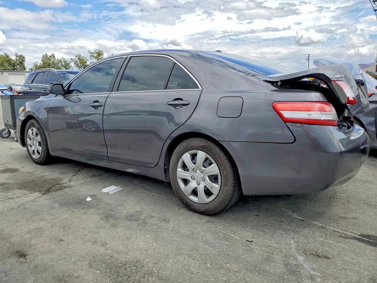 2011 TOYOTA CAMRY LE photo 3