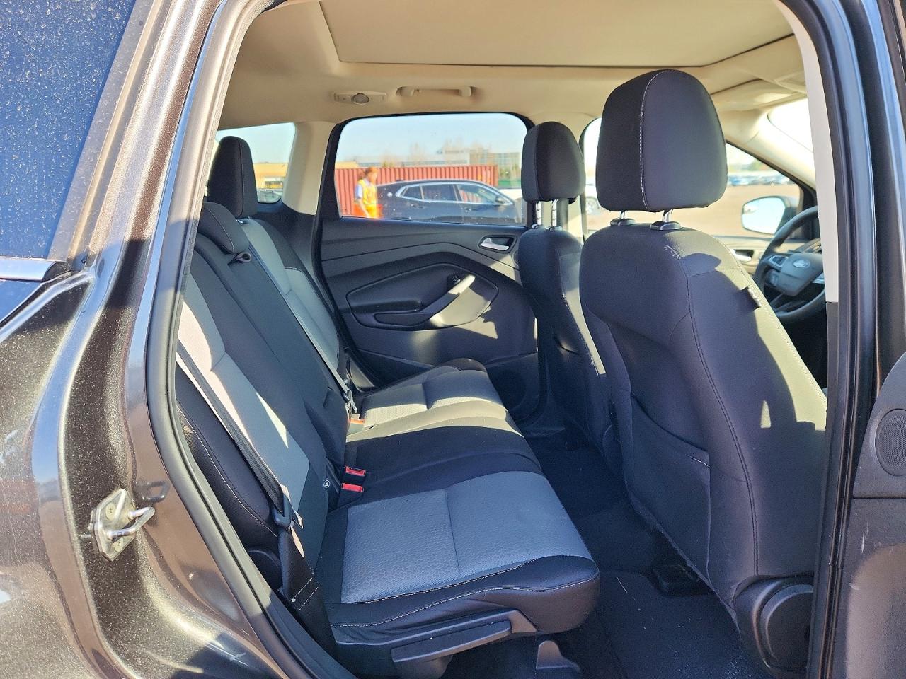 2017 FORD ESCAPE SE photo 21