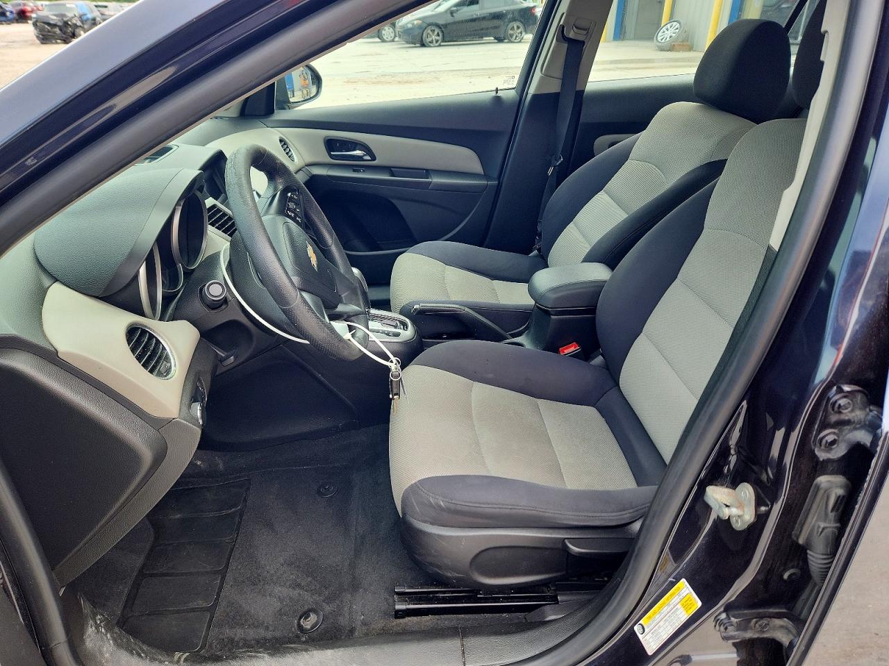 2014 CHEVROLET CRUZE LS photo 13