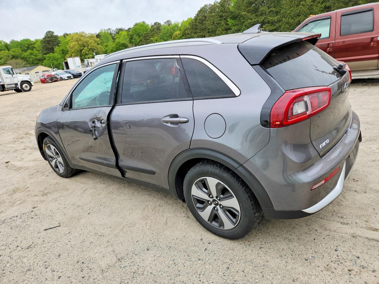 2017 KIA NIRO LX photo 3