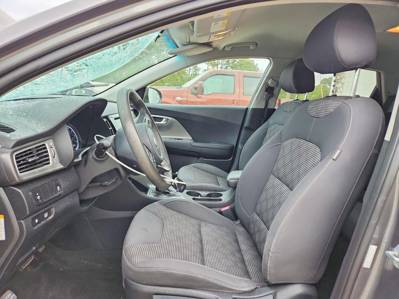 2017 KIA NIRO LX photo 13