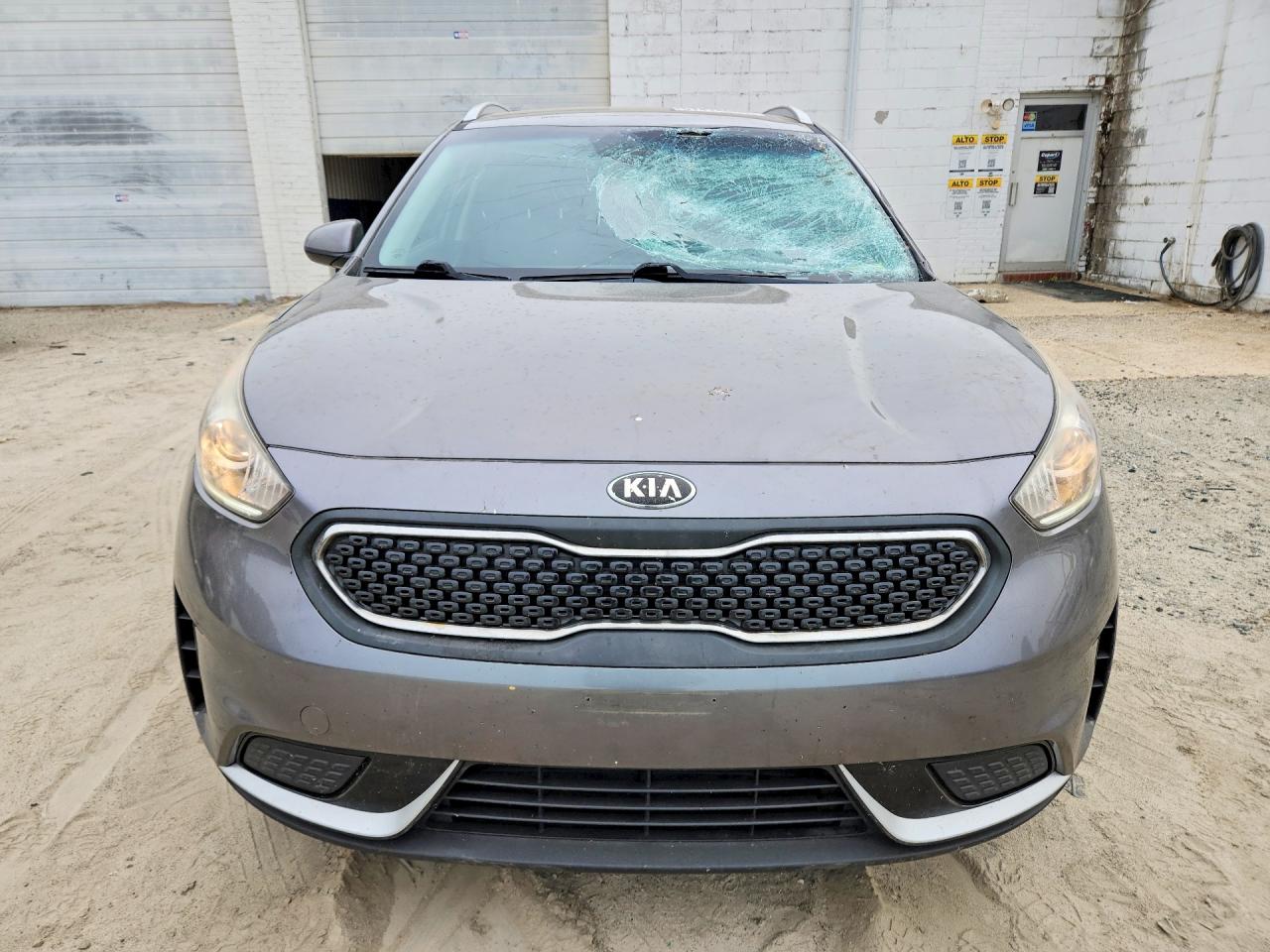 2017 KIA NIRO LX photo 9