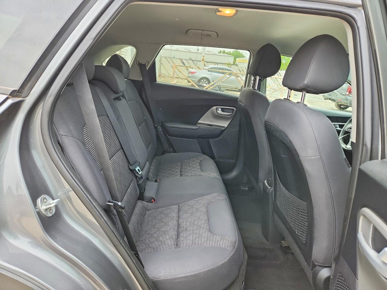 2017 KIA NIRO LX photo 21