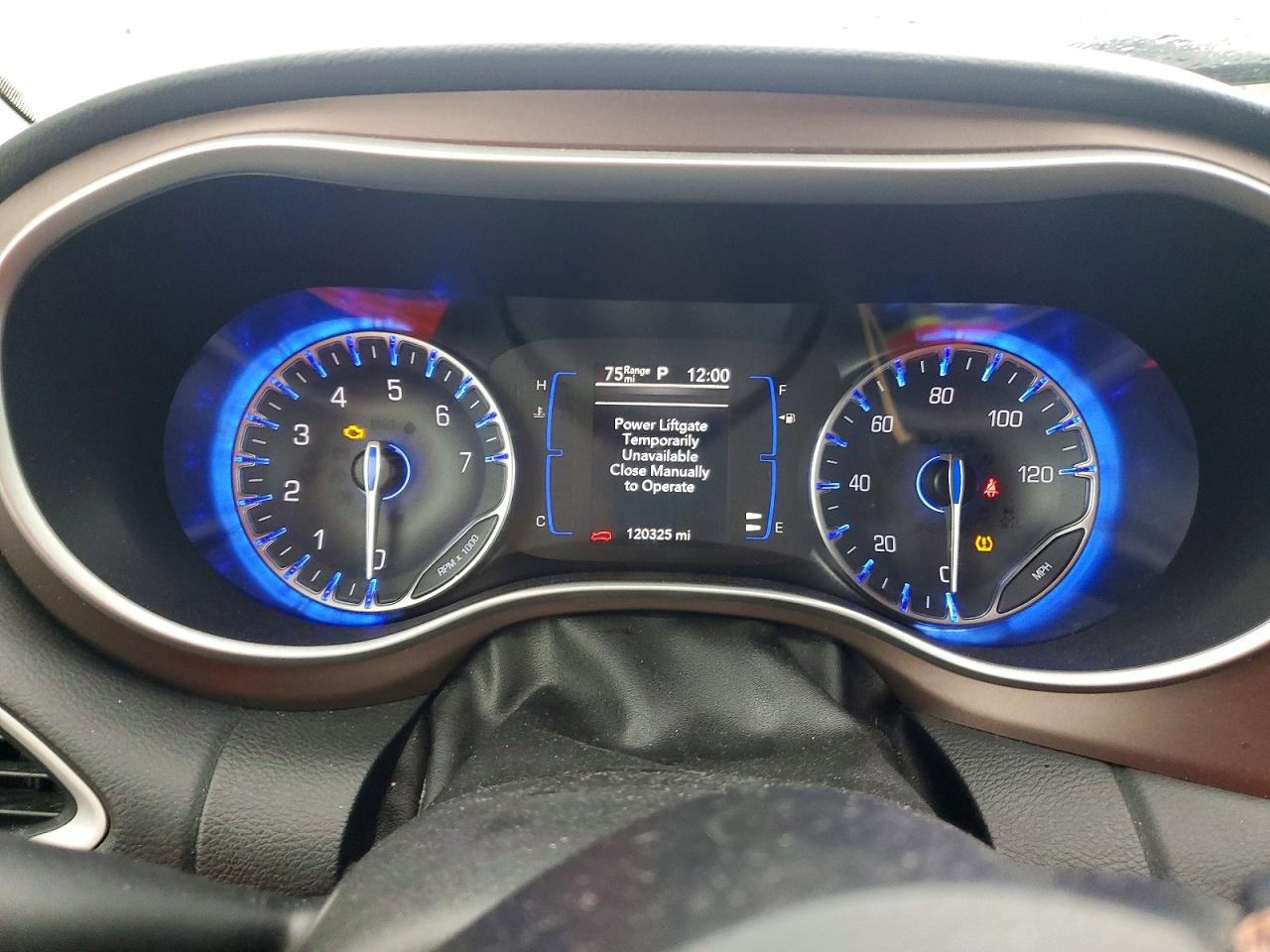 2019 CHRYSLER PACIFICA TOURING L photo 25