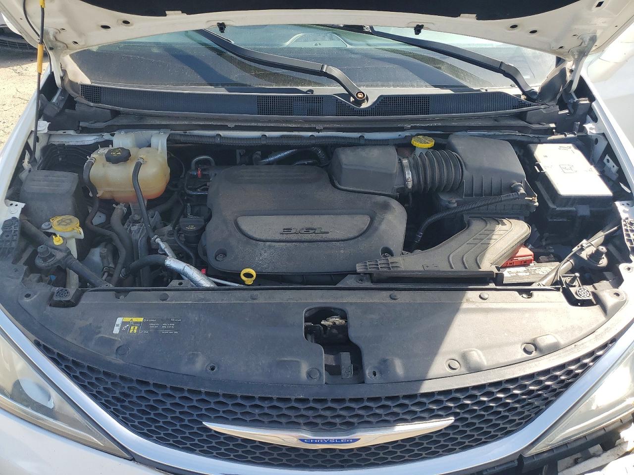 2019 CHRYSLER PACIFICA TOURING L photo 34