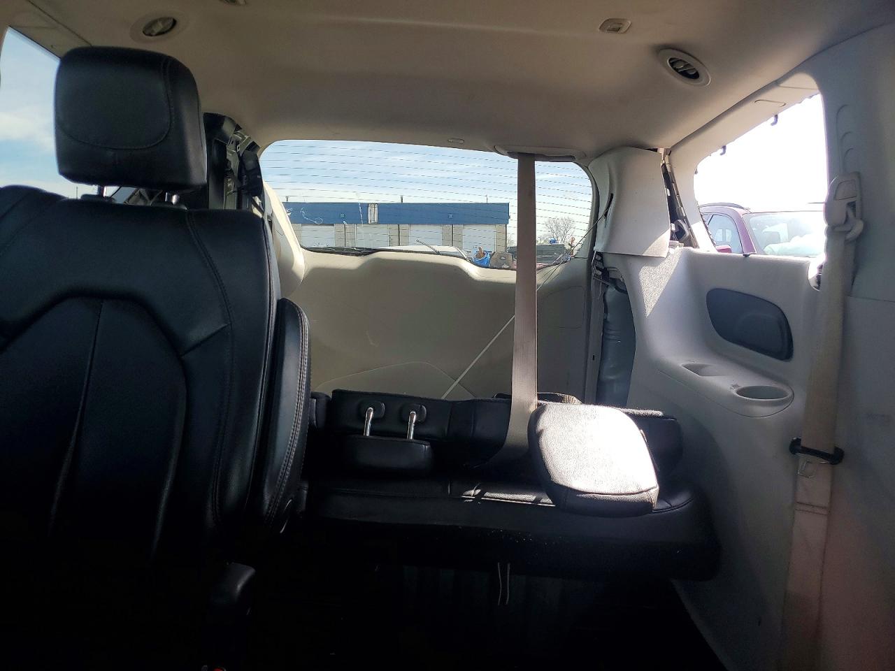 2019 CHRYSLER PACIFICA TOURING L photo 28