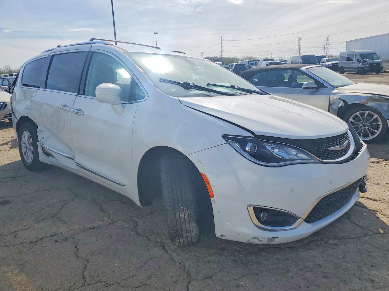 2019 CHRYSLER PACIFICA TOURING L photo 10
