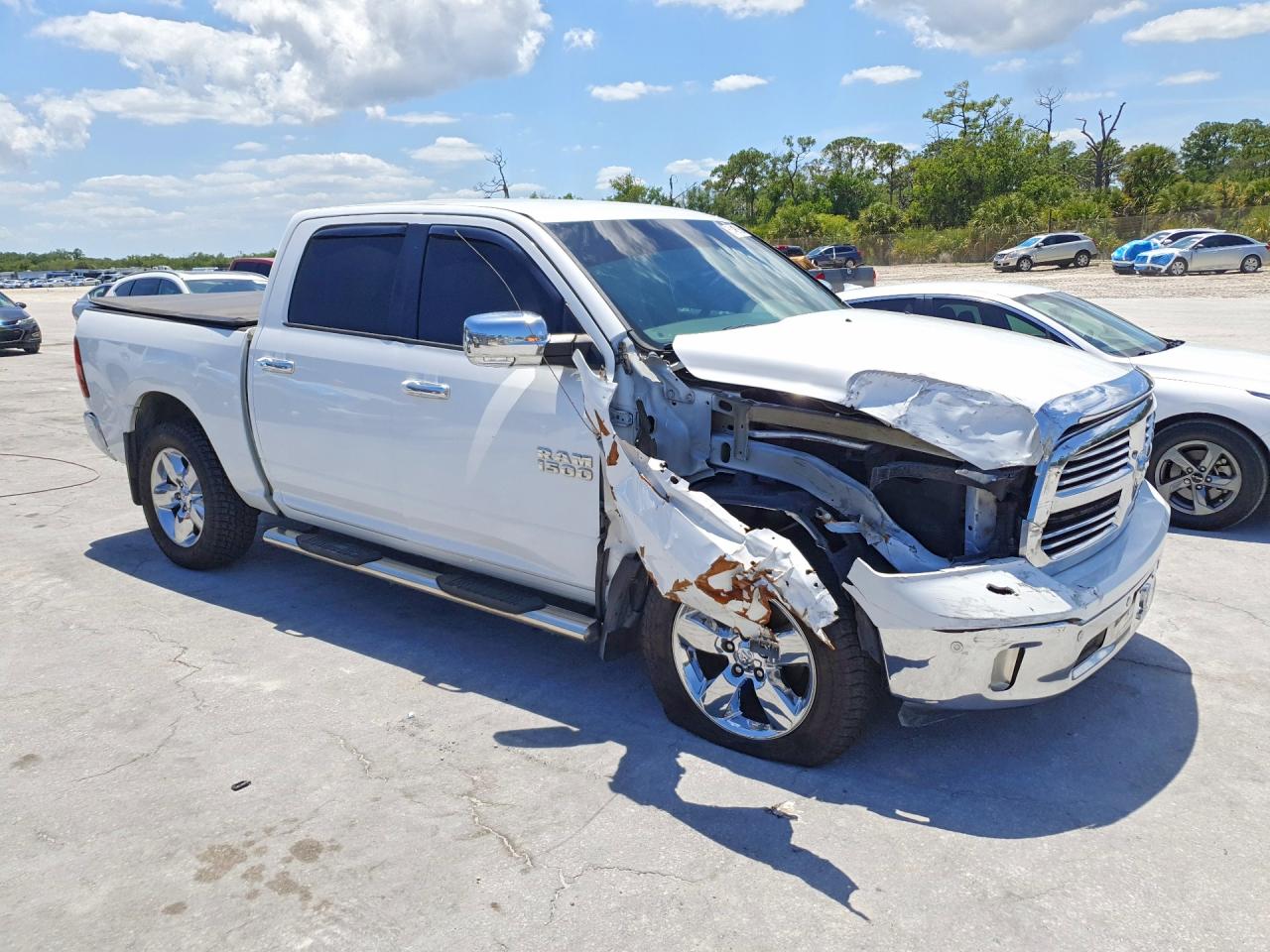 2014 RAM 1500 SLT photo 7