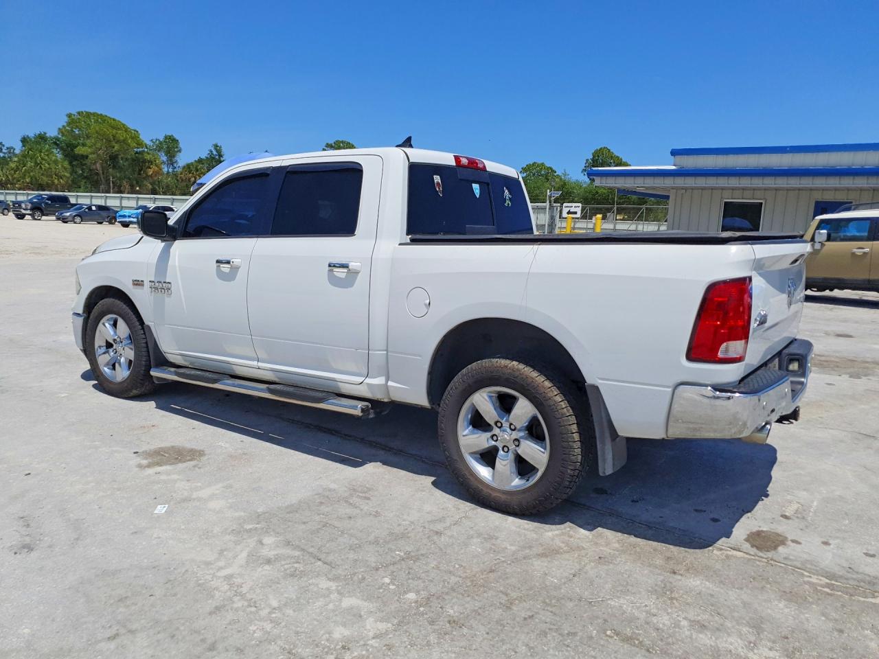 2014 RAM 1500 SLT photo 3