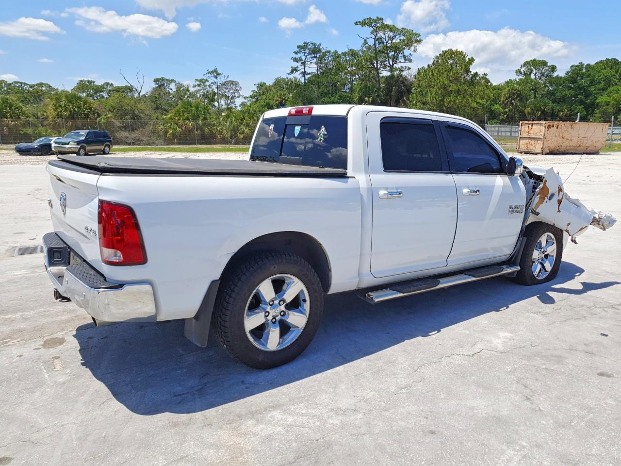2014 RAM 1500 SLT photo 5