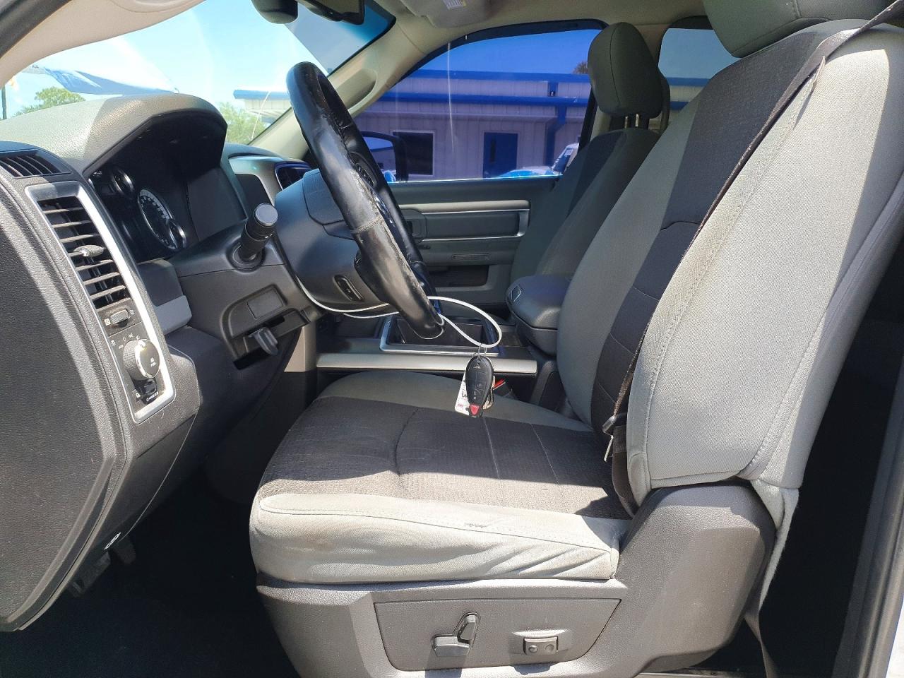 2014 RAM 1500 SLT photo 13