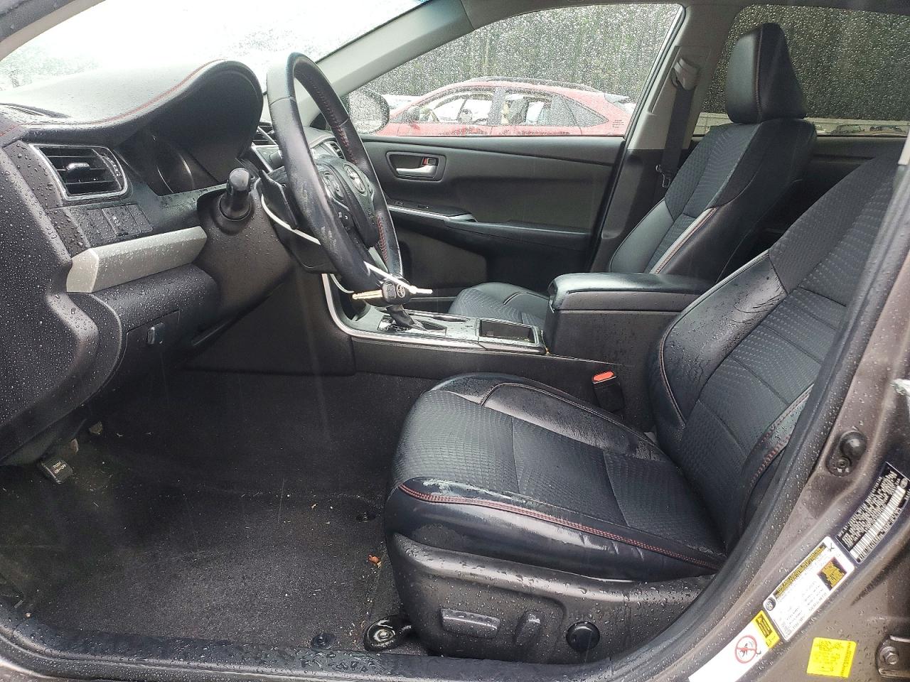 2015 TOYOTA CAMRY SE photo 19
