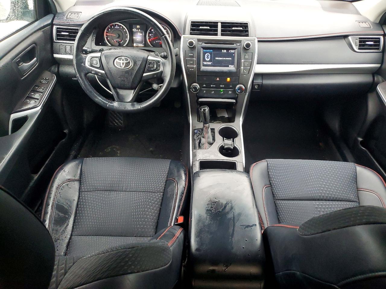 2015 TOYOTA CAMRY SE photo 22