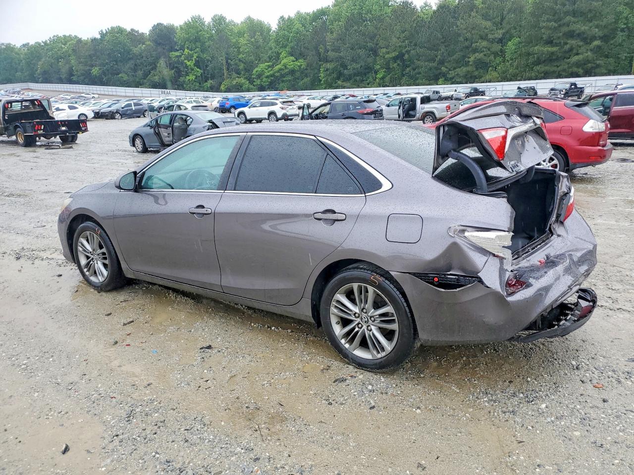 2015 TOYOTA CAMRY SE photo 4