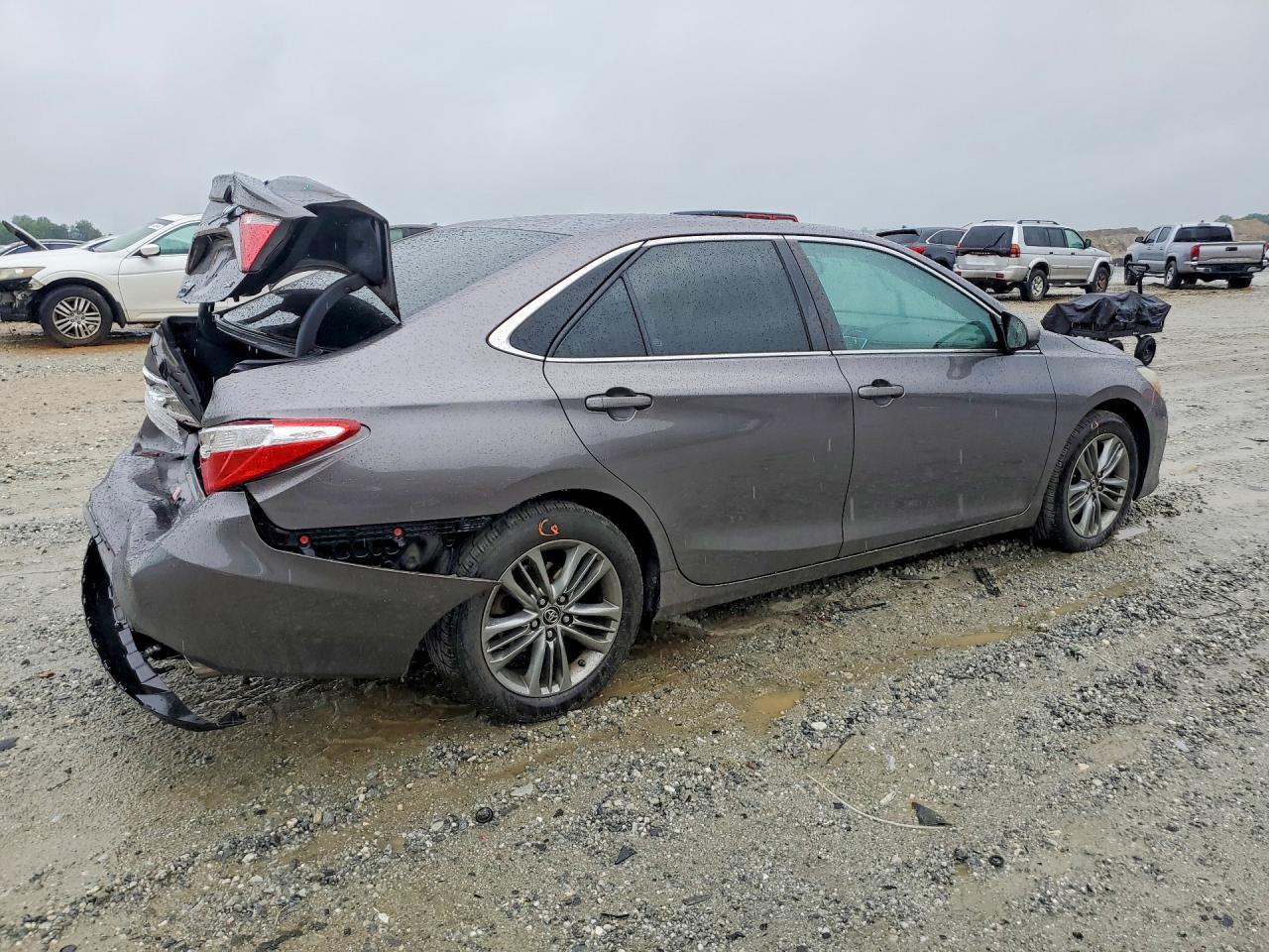 2015 TOYOTA CAMRY SE photo 7