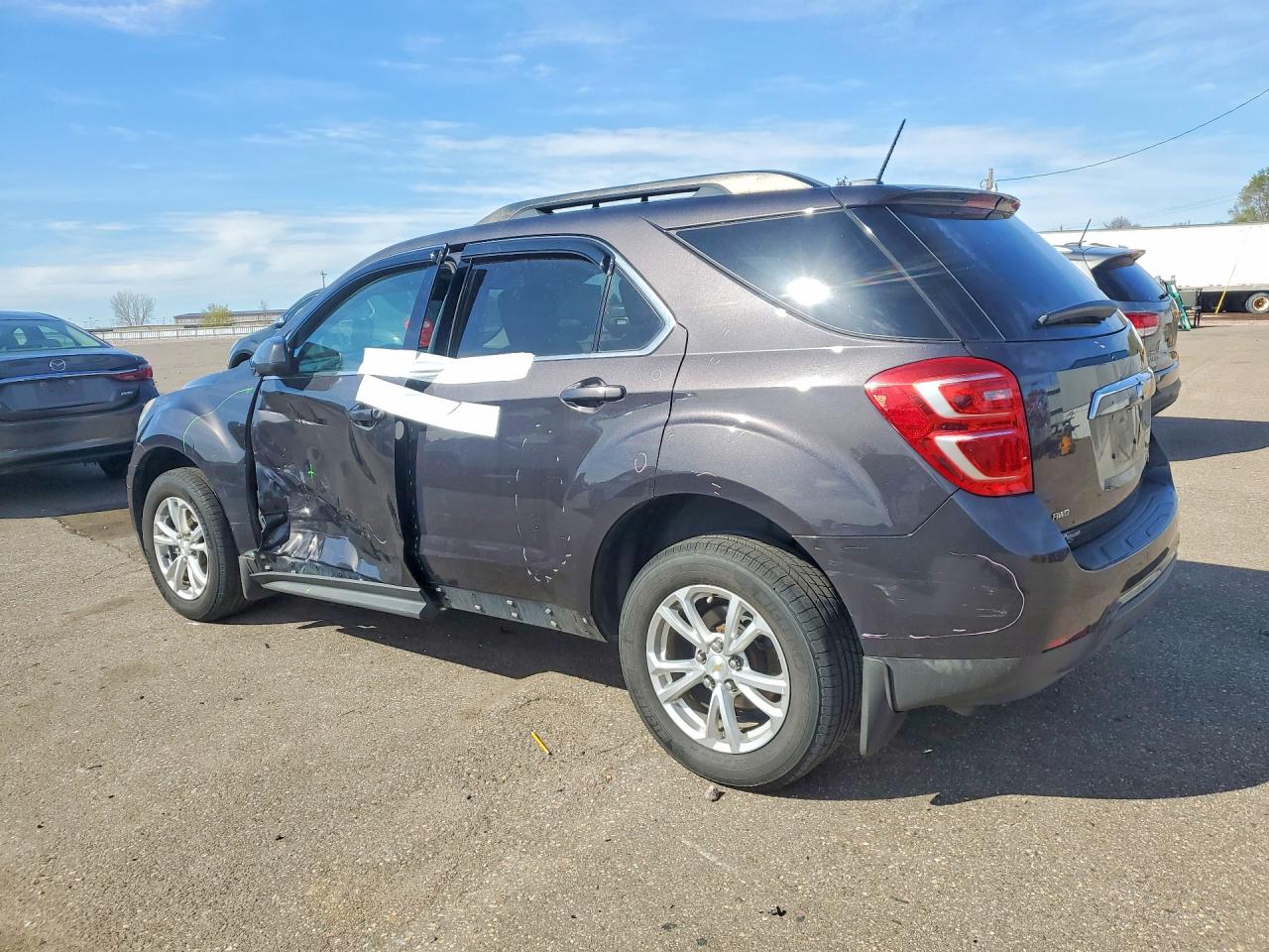 2016 CHEVROLET EQUINOX LT photo 2