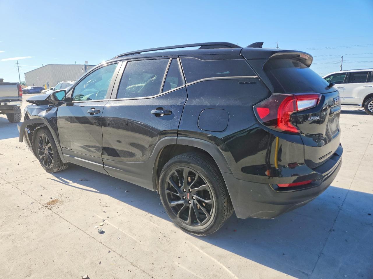 2024 GMC TERRAIN SLE photo 3