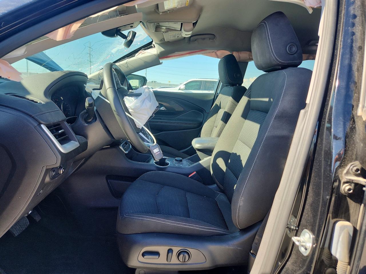 2024 GMC TERRAIN SLE photo 13