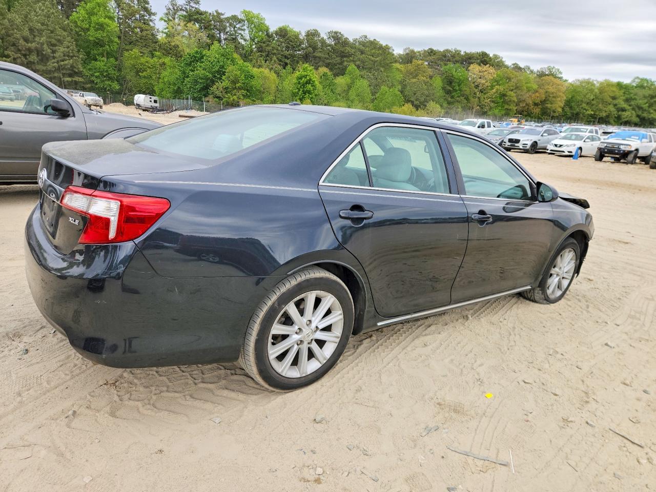 2014 TOYOTA CAMRY XLE photo 5