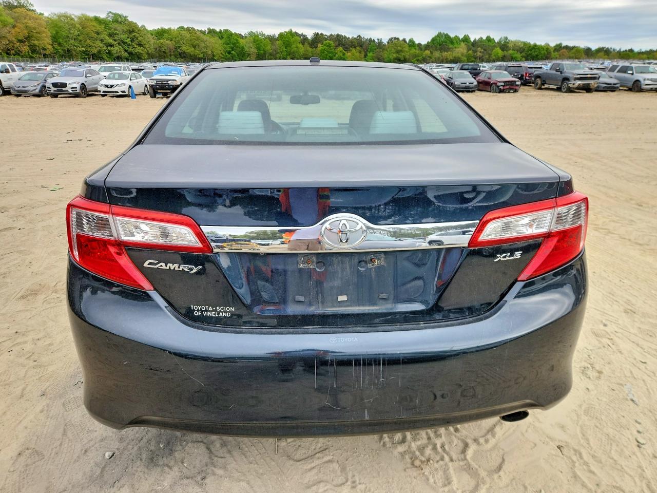 2014 TOYOTA CAMRY XLE photo 11