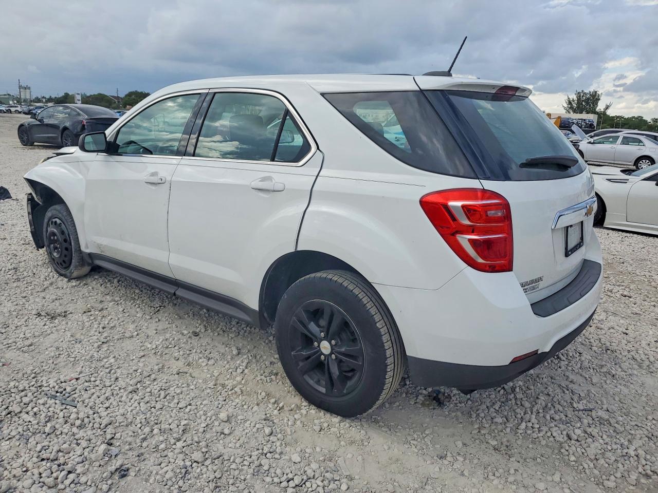 2017 CHEVROLET EQUINOX LS photo 3