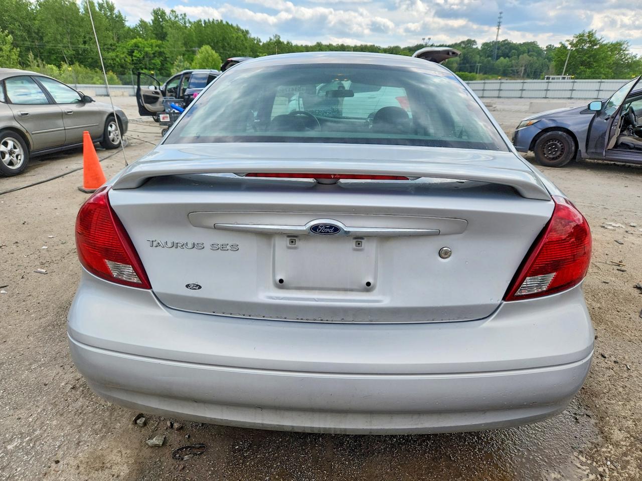 2003 FORD TAURUS SES photo 11